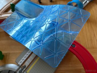 Dreveny vláček s patrovou stanici a sviticim tunelem - 6