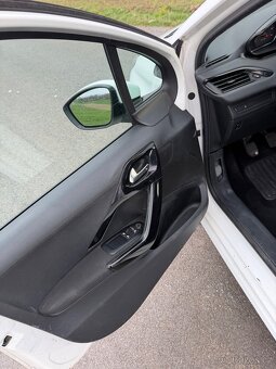 Peugeot 208 - 6