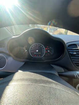 Hyundai i10 1.1 49kw Edition plus nová stk - 6