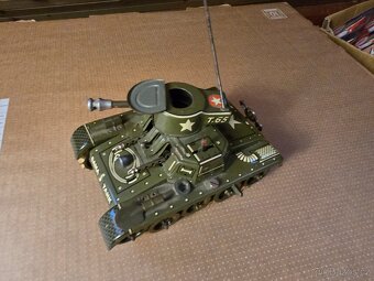 Krasna hračka tank Gama - 6