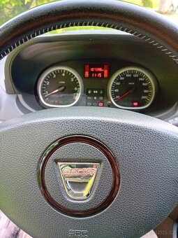 Dacia Duster 1,6i, 4x4 - 6