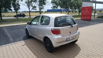 Toyota Yaris 1.3 - 6