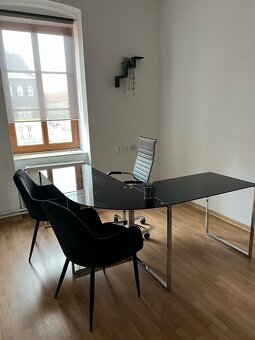 Skleněný rohový stůl - 6