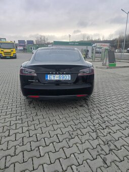 Tesla Model S P85 Free Supercharger - 6