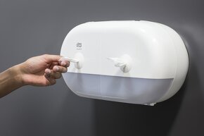 Tork SmartOne® Twin Mini zásobník na toaletní papír - 6