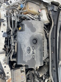 Toyota auris 2015-E18-2.0-91 Kw-- náhradní díly - 6