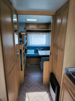Rodinný karavan Burstner Ventana 530 tk - palandy - 6