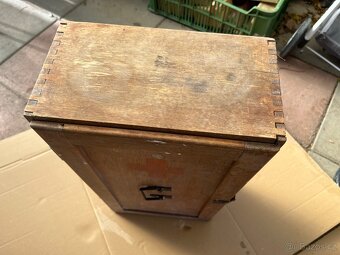 RETRO DŘEVĚNÁ LÉKÁRNIČKA - 6