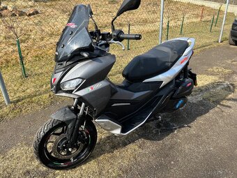 Aprilia SR GT 200 - 6