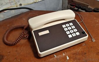 Tlačítkový telefon Tesla z roku 1983 - 6