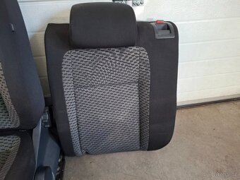Prodám interiér - sedačky na ŠKODA FABIA II FL - 6