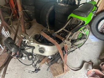 Kawasaki ninja zx6r - 6