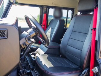 Land Rover Defender 2,2 TD 90kW Crew Cab (2013) - 6