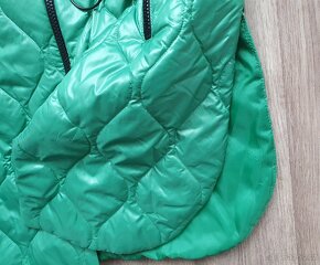 Nová zelená vesta s kapucí vel. M - 6