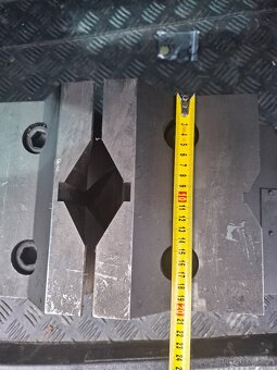 Velky prizmaticky svěrák - 6