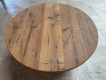 Kulatý dubový stůl o průměru 125 cm - 6