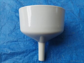 Porcelánový trychtýř - sítko, průměr 21 cm - 6