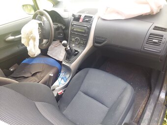 Toyota Auris 2011 1,6 97 KW - 6