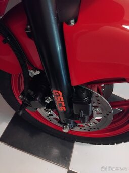 Kawasaki gpx 600r - 6