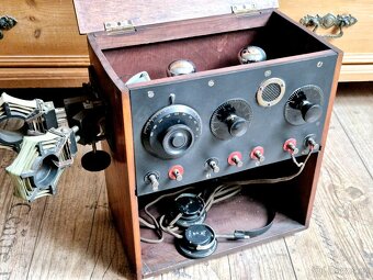 Staré rádio včetně sluchátek, Francie, rok 1923 - 6