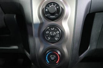 Toyota Yaris 1.0VVT-i,CZ,manuál - 6