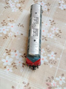 Sběratelský model lokomotivy DB 221139-9. - 6