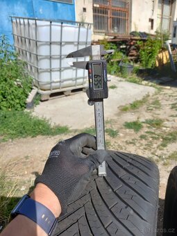 225/45R18 - 6