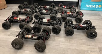RC auta 30 kusů, karoserie, baterky, náhradní díly, ovladače - 6