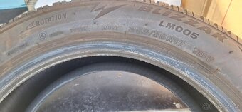 Bridgestone Blizzak 205/55 R17 95 V - 6