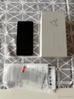 Asus Zenfone 10 - 6