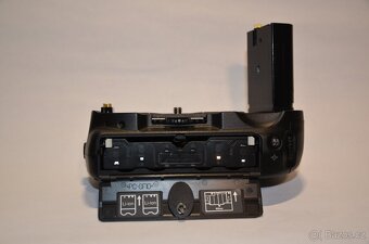Nikon MB-D100 - Battery grip - 6