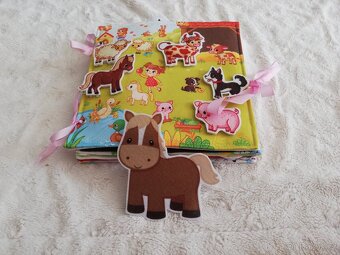 quiet book s panenkou - 6