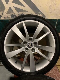 Alu kola Škoda R17 5X100 LETNÍ PNEU 215/40 R17 TOP STAV - 6