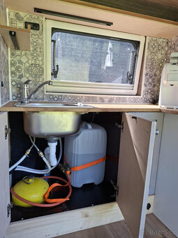 obytný Renault Trafic L2H1 soběstačný celoroční Campervan - 6
