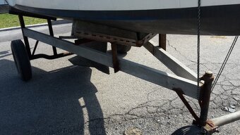 KAJUTOVÁ JACHTA / PLACHETNICE JENNY délky 5 m - 6