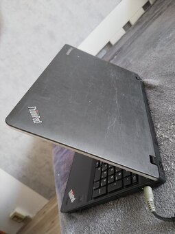 MacBook Air 11" (A1465/A1370) a Lenovo ThinkPad Edge E520. - 6