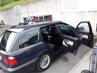 BMW 523i - 6