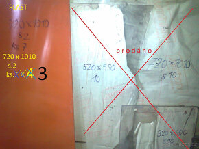 kousky  teflonu , plast + litina - 6