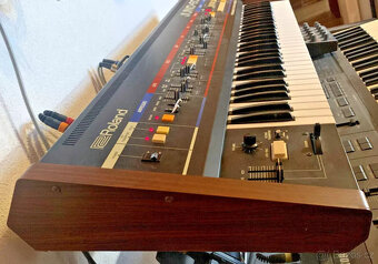 Analogový polyfonní syntezátor Roland Juno 60 s MIDI - 6