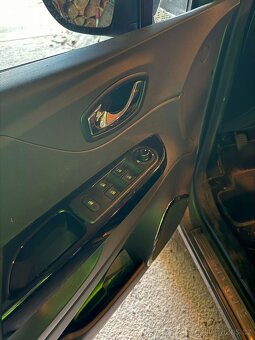 Renault Captur Hatchback  0,9 66kW 2015 naj.:114000 - 6