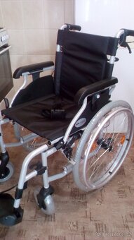 INVALIDNÍ VOZÍK-46CM-ODLEHČEN-BRZDY PRO DOPROVOD - - 6