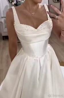 Krásné svatební šaty s perlami - 6