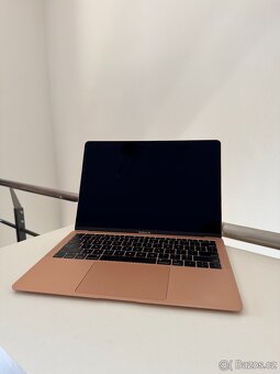 MacBook Air 2019 Rose Gold, 16 GB ram, 500 GB disk - 6