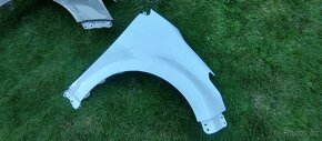 Toyota Yaris III IV 3 4 - Pravy predni blatnik - 6