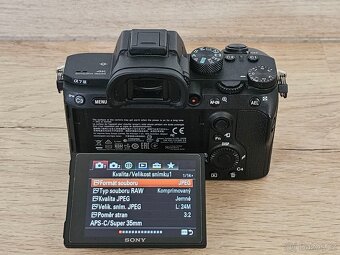 Sony A7 III TOP STAV - 6