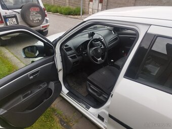 Prodám Suzuki Swift rok výroby 2012 najeto 180 000 km benzín - 6