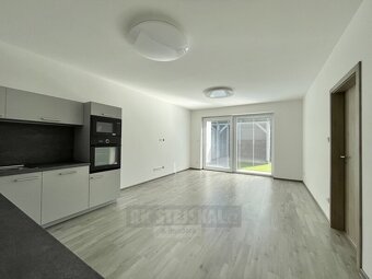 Pronájem bytu 4+kk 80 m², zahrada 85 m², Včelná - 6
