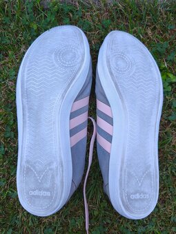 Dámské boty ADIDAS šedé ve vel. 40 - 6