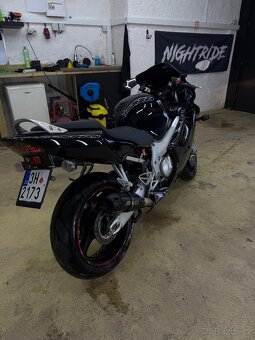 Honda CBR600F4 - 6