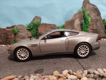 prodám model 1:18 aston martin vanquish - 6